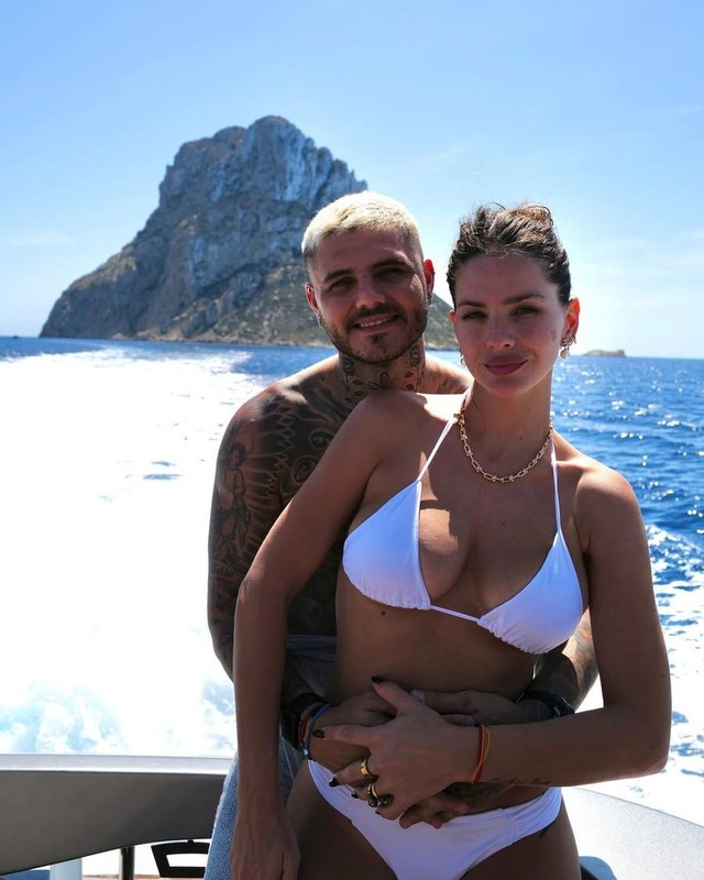 Galatasaray'ın yıldız futbolcusu Mauro Icardi ile China Suárez'in aşk dolu Ibiza tatili! Sevgilisini öpmelere doyamadı - Resim: 4