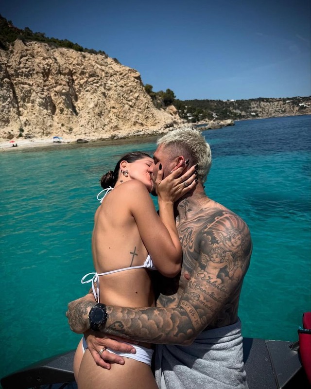 Galatasaray'ın yıldız futbolcusu Mauro Icardi ile China Suárez'in aşk dolu Ibiza tatili! Sevgilisini öpmelere doyamadı - Resim: 5