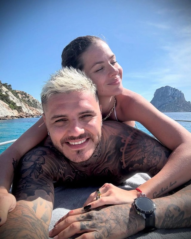 Galatasaray'ın yıldız futbolcusu Mauro Icardi ile China Suárez'in aşk dolu Ibiza tatili! Sevgilisini öpmelere doyamadı - Resim: 2