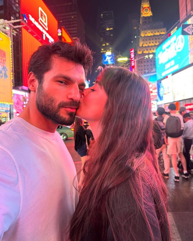 Özge Gürel ile Serkan Çayoğlu tatilde aşk tazeledi! New York pozları sosyal medyayı salladı - Resim: 3