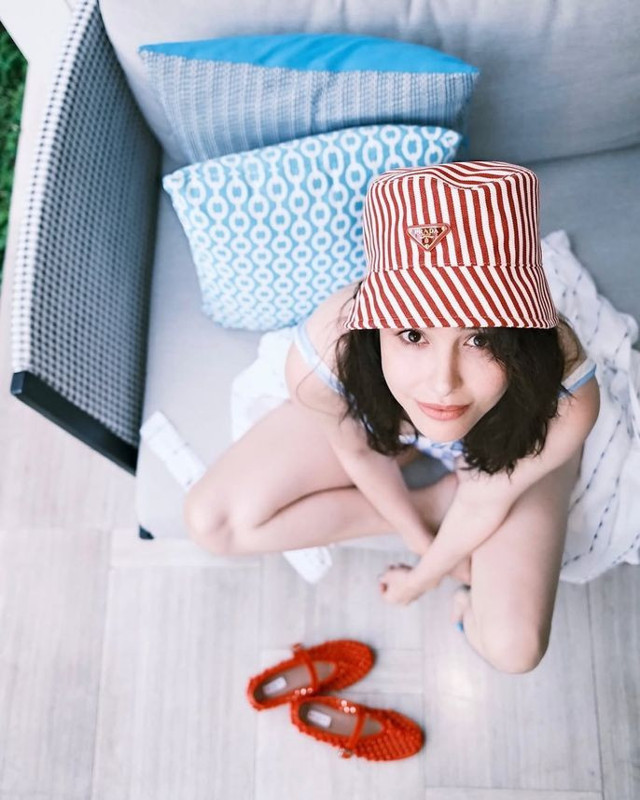 Özge Gürel'den cesur tatil paylaşımı! Mayolu pozlarıyla sosyal medyayı yaktı geçti - Resim: 5