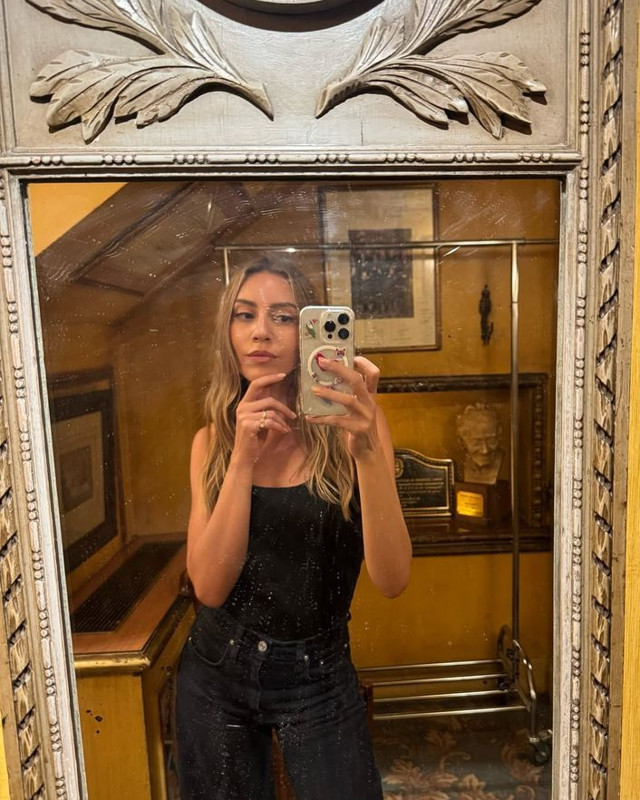 Sinem Kobal'dan Paris pozları! Şehrin sokaklarında keyifli anlar geçirdi - Resim: 1