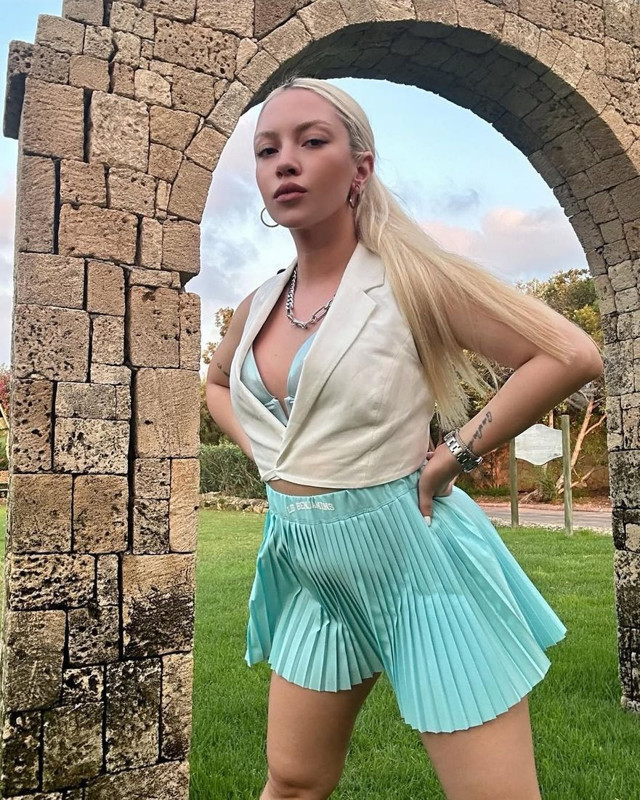 Ece Seçkin hayatının şokunu yaşadı! Ev hapsindeyken bile tacizlerini sürdürdü! Sosyal medya hesabından duyurdu - Resim: 1