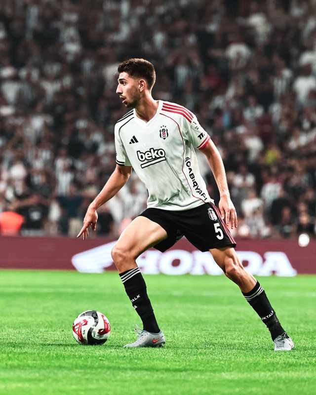 Serdal Adalı açıkladı! Transfer teklifi geldi! Yıldız futbolcu Beşiktaş’tan gidiyor! - Resim: 4