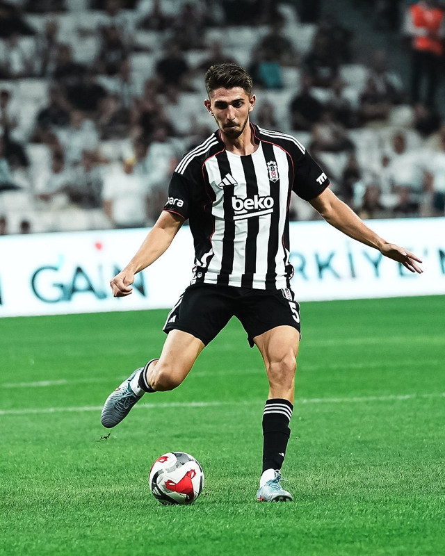 Serdal Adalı açıkladı! Transfer teklifi geldi! Yıldız futbolcu Beşiktaş’tan gidiyor! - Resim: 7