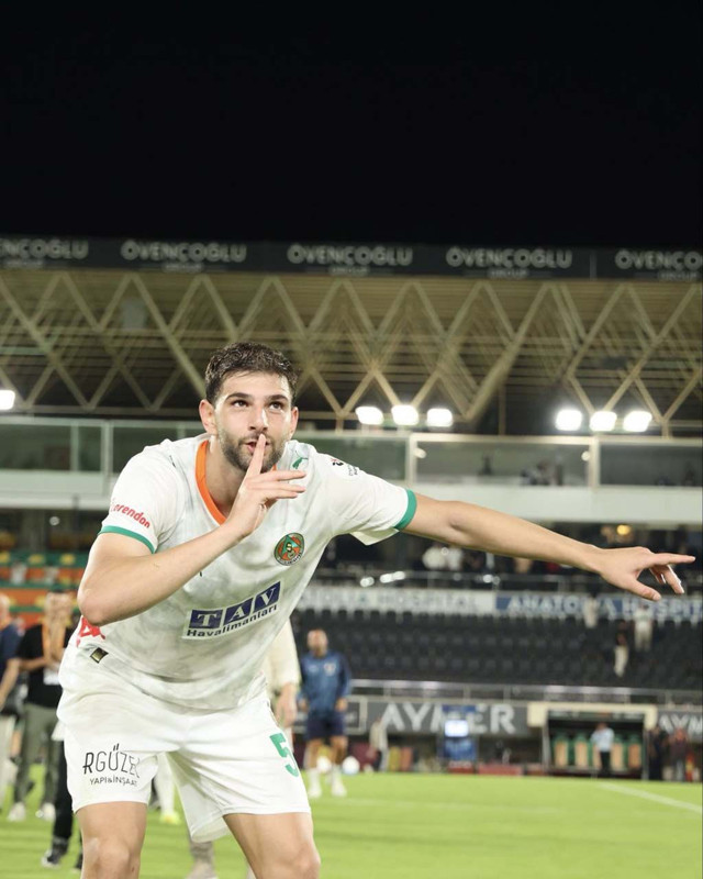 Beşiktaş efsanesi açıkladı! Galatasaray, 4 milyon euroluk yıldızı istiyor - Resim: 5