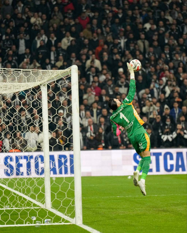 Yılın transfer bombası patladı! Dünya devi Uğurcan Çakır’ı istiyor! 30 milyon euroyu gözden çıkardılar - Resim: 6