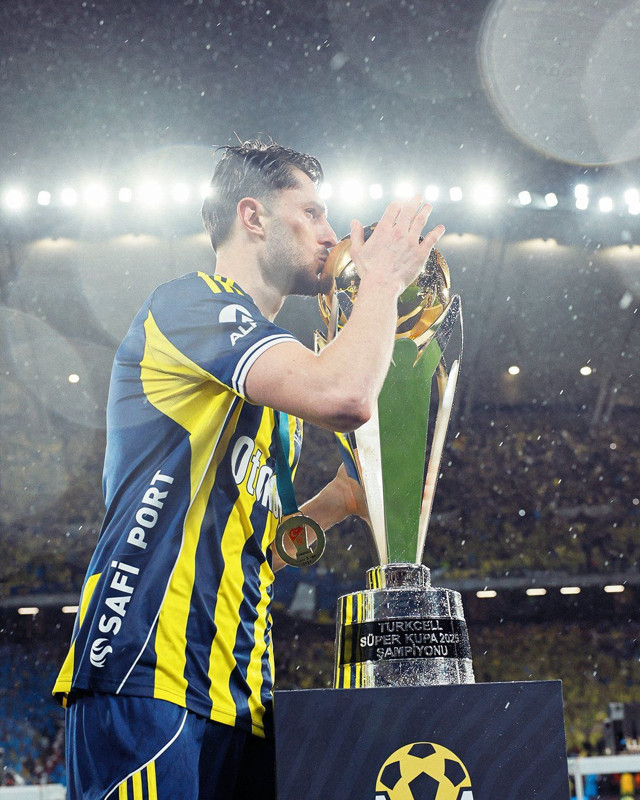 Transfer pazarı açıldı! Fenerbahçeli yıldıza İtalyan ekibinden kanca! - Resim: 4