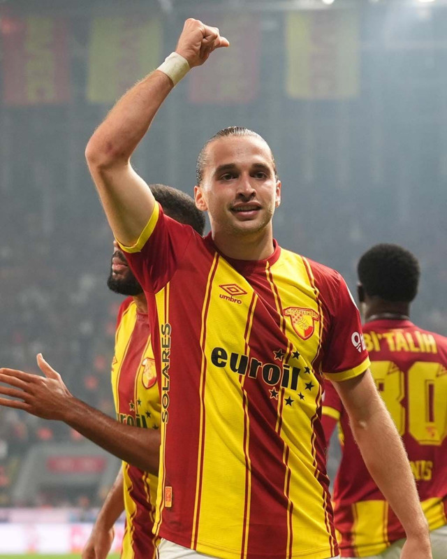 Galatasaray’dan beklenmedik transfer kararı! Sallai giderse yerine eski Fenerbahçeli gelecek - Resim: 7