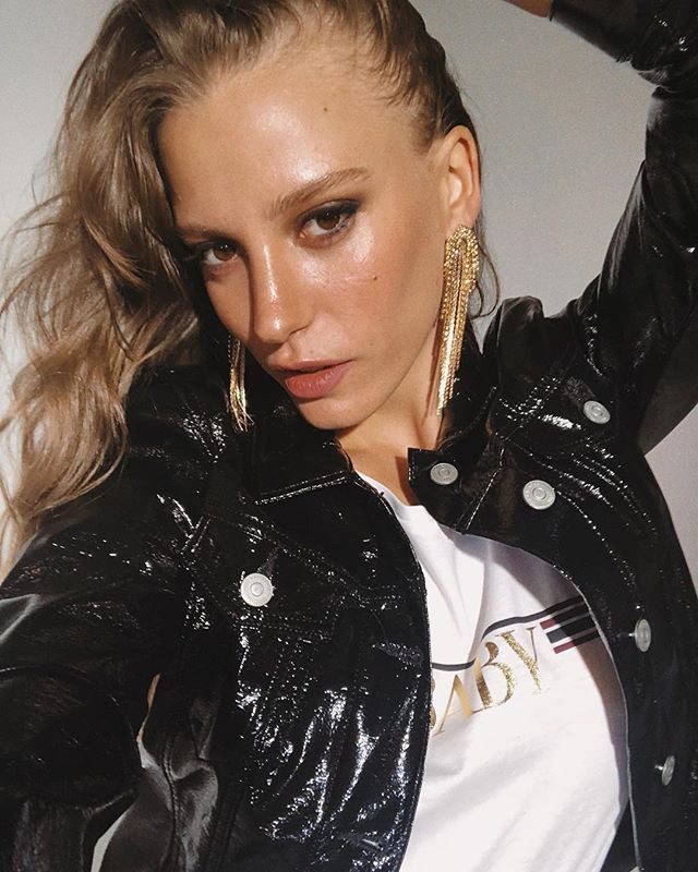 Serenay Sarıkaya seslendirdi - Resim: 3