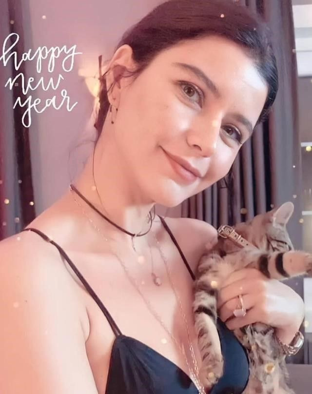 Beren Saat ve Kenan Doğulu’dan dudak dudağa yeni yıl pozu! - Resim: 3