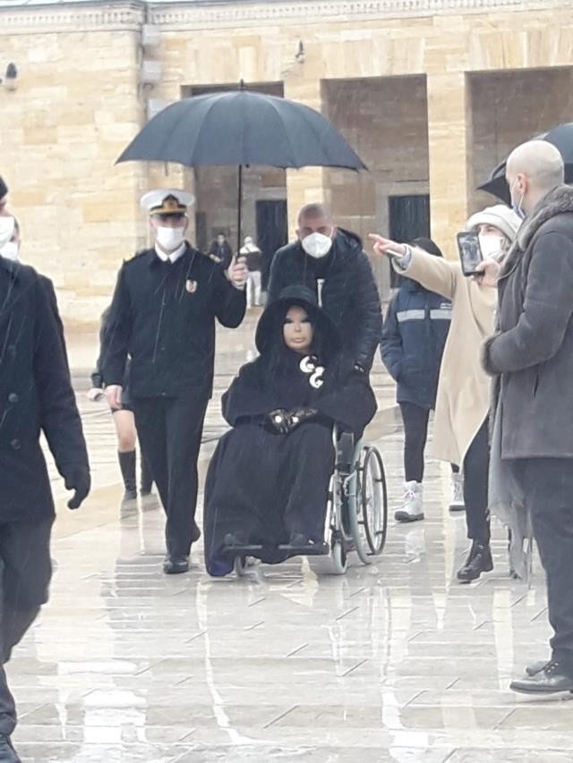 Anıtkabir görüntüleri gündem olan Bülent Ersoy'a Gülben Ergen'den destek geldi! - Resim : 1