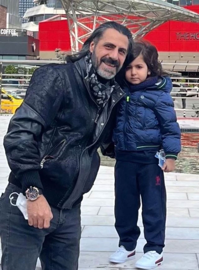 Kurtlar Vadisi'nin Abdülhey'i oğluyla pozunu paylaştı! Babasının aynısı - Resim : 1