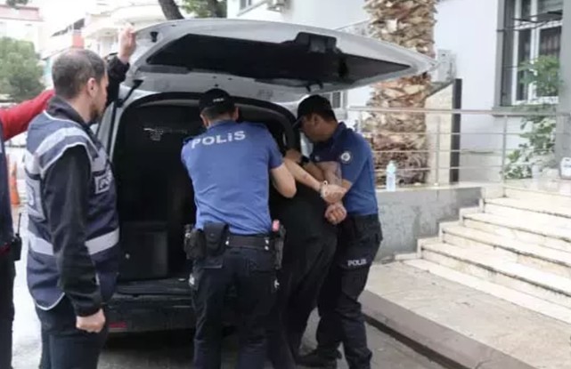 2 yaşındaki bebeğe şiddet infial yaratmıştı! O cani cezaevine böyle gönderildi! - Resim : 3
