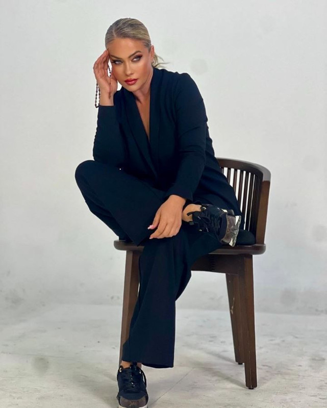 Yeliz Yeşilmen'den olay yaratacak açıklamalar! Çağla Şıkel'e sunuculuk göndermesi! "Konuşmayı bilmezdi, sürekli keserdik" - Resim: 5