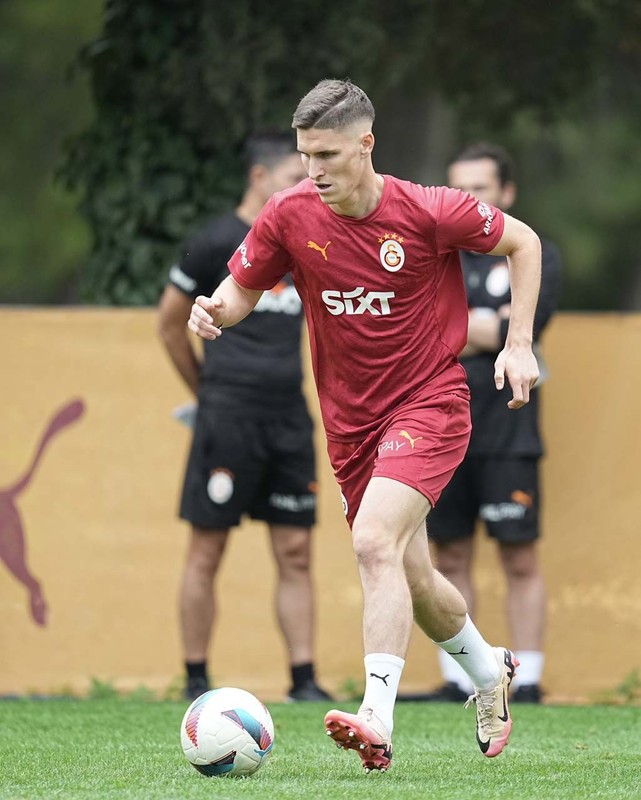 Galatasaray’da değişim başlıyor! Okan Buruk’tan 11 milyon euroluk yıldız için şok rapor! “Satılabilir” - Resim: 6
