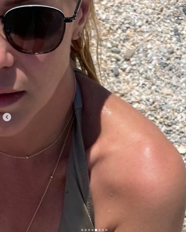 Ünlü oyuncu Emine Ün, sahilden paylaştığı bikinili fotoğraflarla yıllara meydan okudu. Kim der ki 47 yaşında - Resim: 4