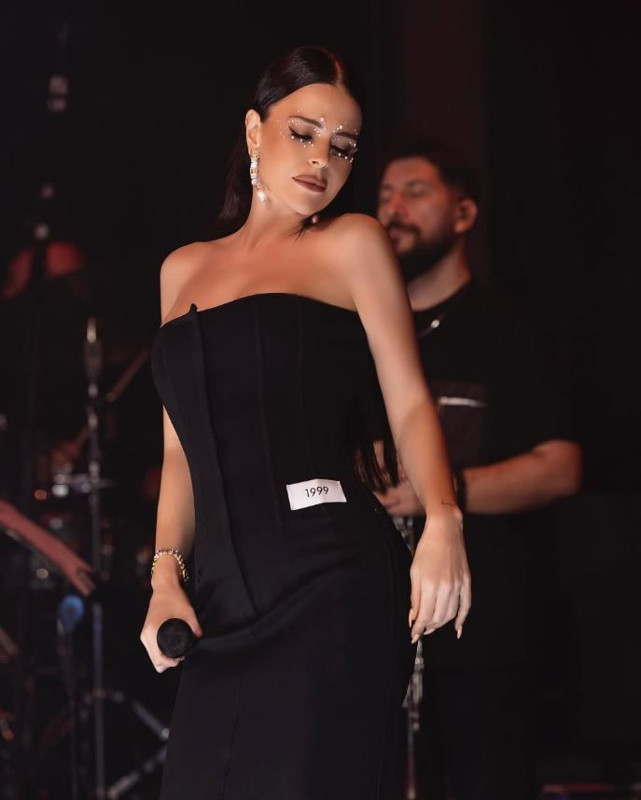 Simge Sağın'dan dikkat çeken tatil paylaşımı! Malibu sahillerinde pozlar verdi - Resim: 1