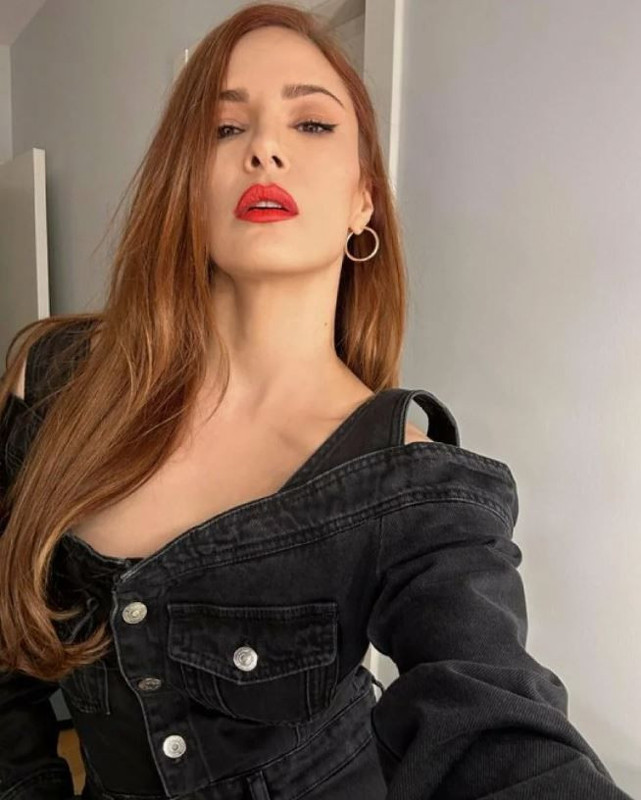 Mine Tugay'dan olay yaratan nostaljik paylaşım! Estetiksiz hali görenleri şoke etti - Resim: 7