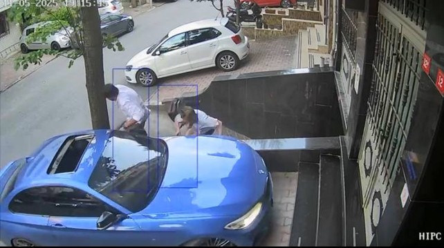 Bayrampaşa’da dehşet anları! Eski eşini arabayla ezmeye çalıştı: Kan donduran anlar kamerada - Resim : 3