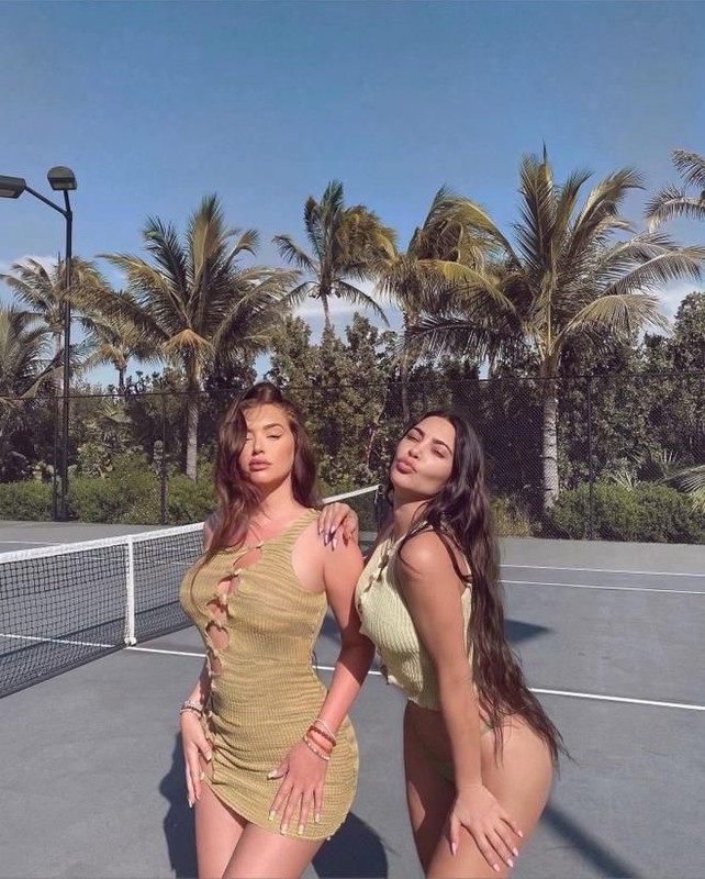 Kim Kardashian'ın yeşil bikinisiyle verdiği poza beğeni yağdı - Resim: 2