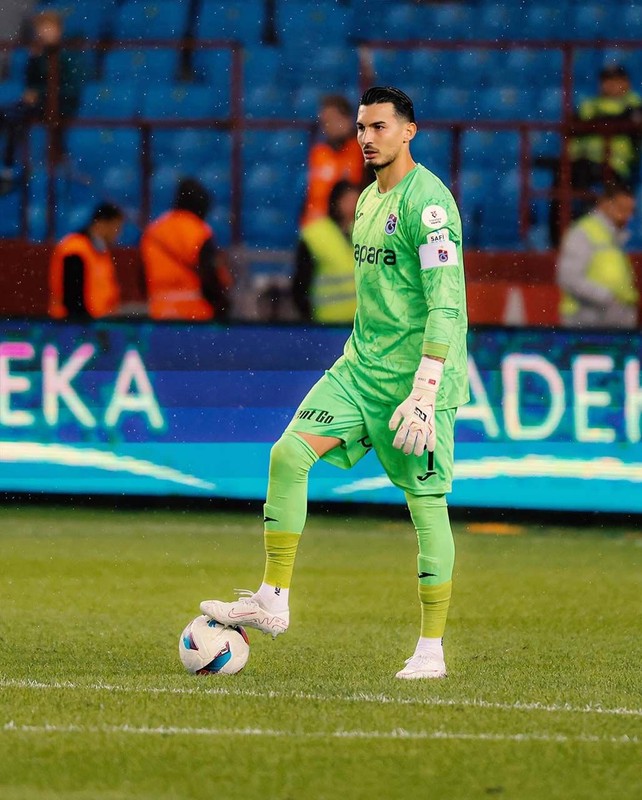 Yılın transfer bombasını Fenerbahçe patlattı! Mourinho’nun transfer isteği gerçek oluyor! 9 milyon euroluk yıldızla anlaşma sağlandı! - Resim: 5