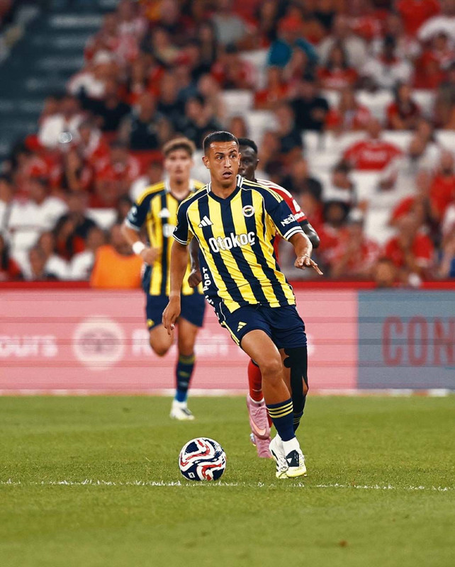 Birçok takımdan transfer teklifi almıştı! Karar verildi!  1.4 milyon euroluk yıldız Fenerbahçe’de kalıyor! - Resim: 6