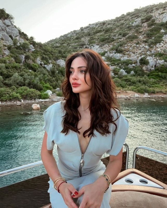 Rabia Soytürk'ten estetik iddialarına sert çıkış! "Siz çıldırdınız artık!" diyerek açtı ağzını yumdu gözünü - Resim: 1