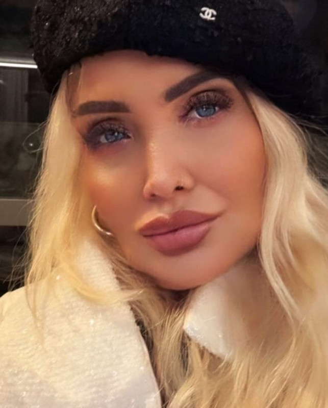 Sevim Emre photoshop'un dozunu yine kaçırdı! Bikinili pozuyla olay yarattı - Resim: 4