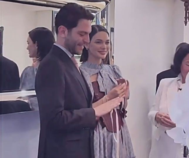 Poyraz Karayel'in Selin'iydi! Ünlü oyuncu Beste Kökdemir evlilik yolunda ilk adımı attı! Nişandan kareler geldi - Resim: 2