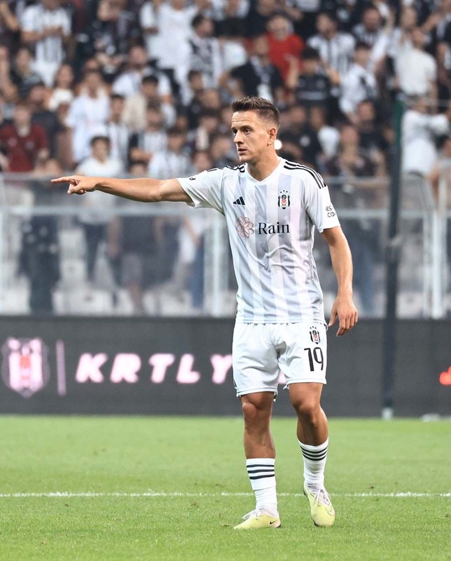 Beşiktaş’tan 5.5 milyon euroluk yıldız için şaşkına çeviren karar! Sezon başı gitmişti, devre arasında geri dönecek! - Resim: 4