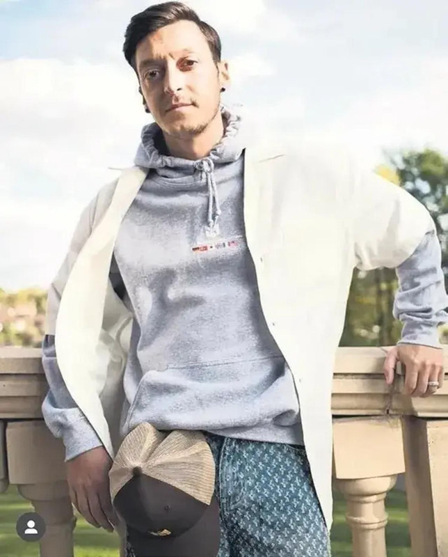 Üçüncü kez baba olan Mesut Özil'den duygulandıran hareket! - Resim: 5