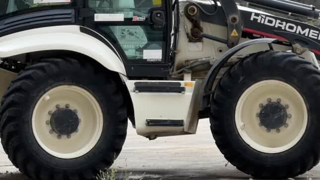 Artvin’de doğada bıraktığı iş makinesini çalıştırmaya giden operatör, fark ettiği detayla birlikte resmen dondu kaldı! 5 tanesi içeride duruyordu - Resim: 2