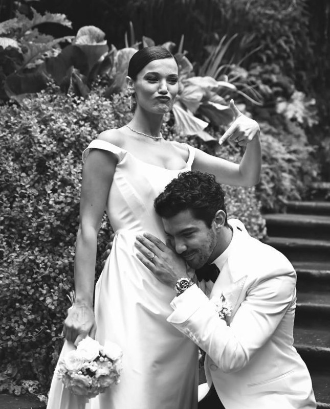 Pınar Deniz ve Kaan Yıldırım'dan yeni aile pozu! Minik oğulları Fikret Hakan'la tatilden paylaştı - Resim: 1