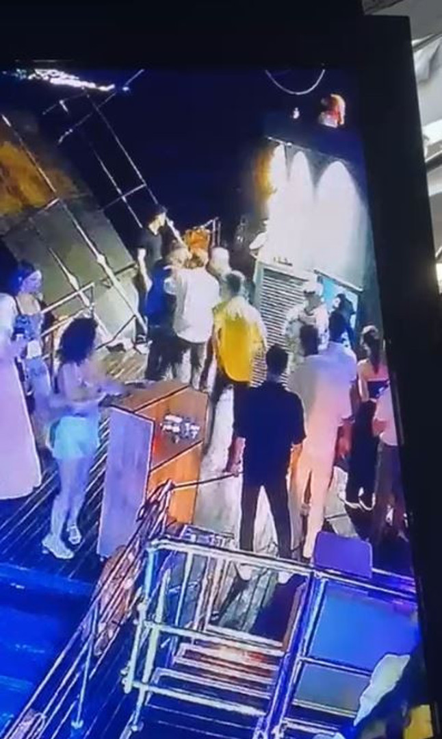Mika Raun'un sevgilisi Batu Can kıskançlık krizine girdi! Mekanı birbirine kattı, çalışanı hastanelik etti! O anlar kameralara yansıdı - Resim : 3