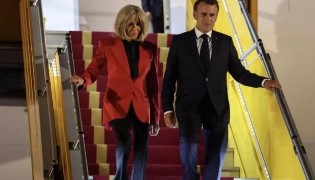Emmanuel Macron'a en yakınından tokat şoku! Neye uğradığını şaşırdı! - Resim : 2