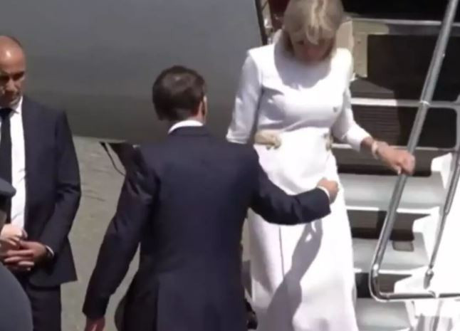 Eşi, Macron'un elini havada bırakmıştı! Çok konuşulan o krizin sebebi ortaya çıktı - Resim : 1