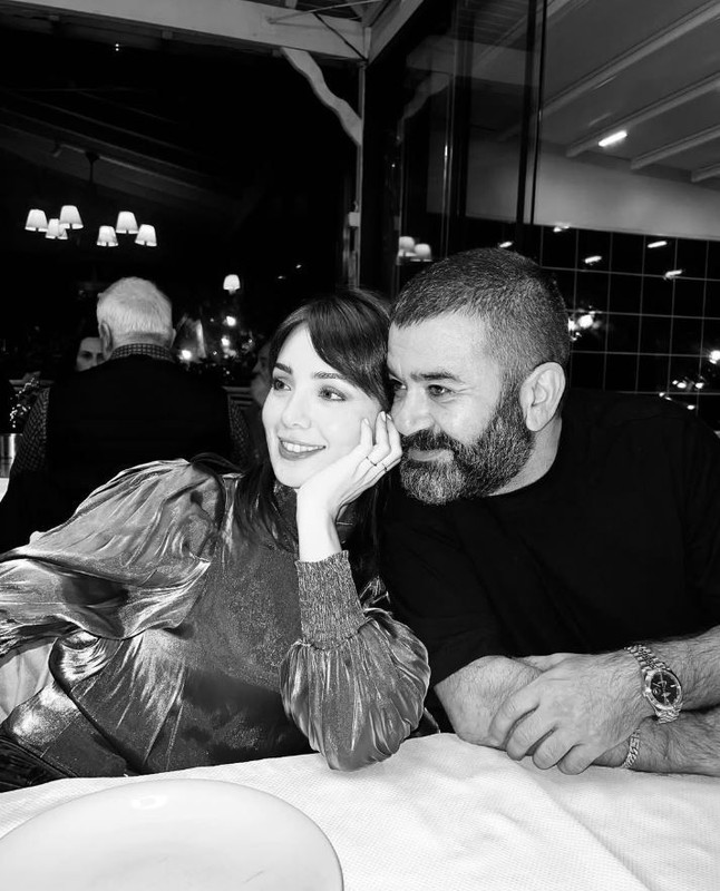 Ceyda Düvenci ile 8 yıllık evliliğini bitirmişti! Bülent Şakrak, yeni yıla yeni sevgilisiyle girdi! O isimle aşk yaşıyor - Resim: 5
