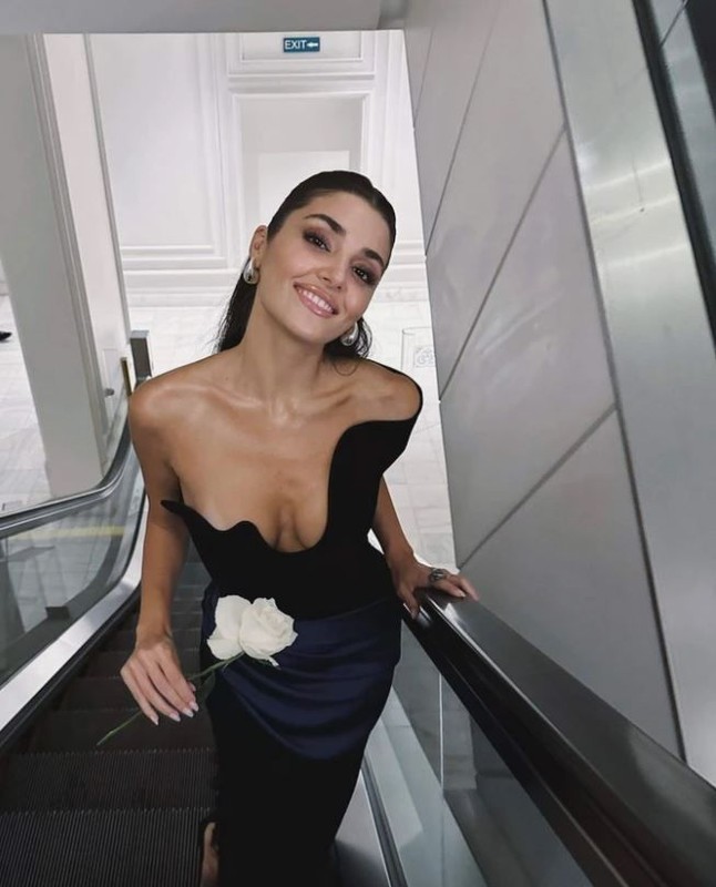 Ünlü giyim markası Hande Erçel'den vazgeçmedi! Reklam anlaşmasından alacağı ücret dudak uçuklattı - Resim: 3