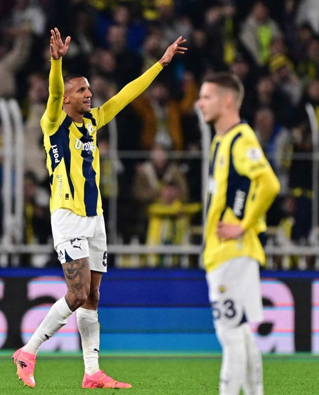 Fenerbahçe’de transfer bitti, ayrılık bitmedi! 8,3 milyon euroluk yıldızın yeni takımı belli oldu - Resim: 5