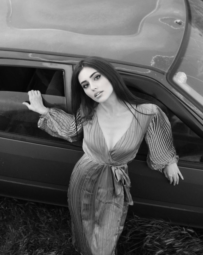 Bir Zamanlar Çukurova’nın Gülten’i Selin Genç siyah mini elbisesiyle mest etti! - Resim: 2