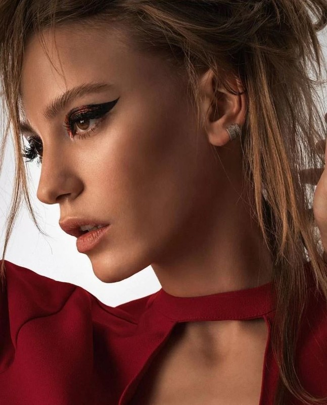 Serenay Sarıkaya seksi mini eteğiyle sosyal medyada olay oldu "Liseli gibisin" - Resim: 35