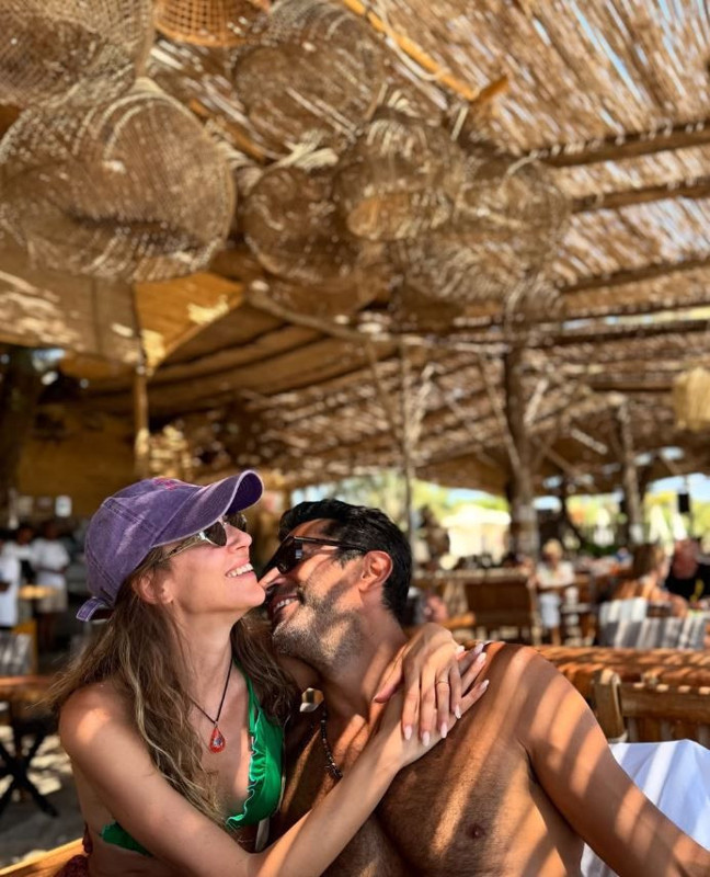 Sinem Kobal tatilde aşka geldi! Eşi Kenan İmirzalıoğlu ile romantik pozlar verdi - Resim: 5