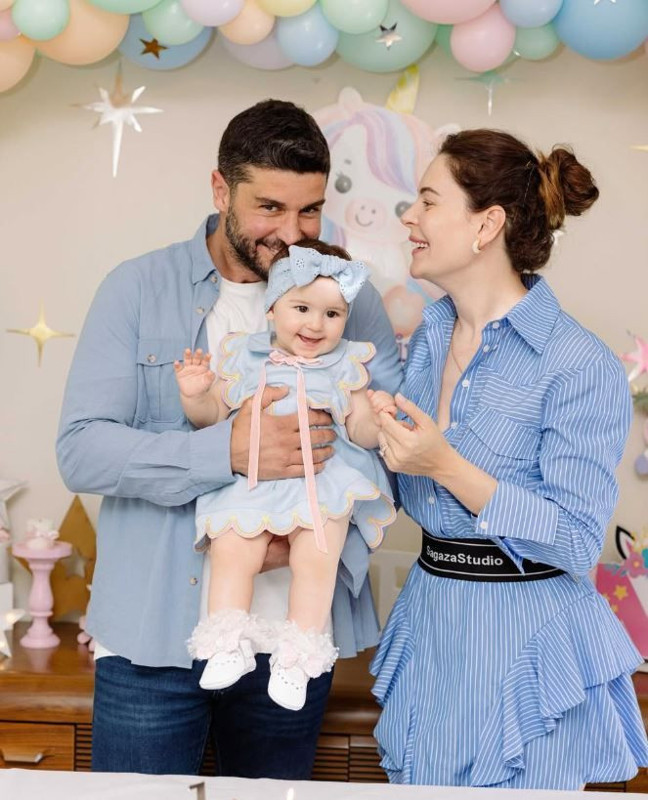 İhanet iddialarıyla gündemdelerdi! Berk Oktay'dan eşi Yıldız Çağrı Atiksoy'a  romantik kutlama geldi - Resim: 2