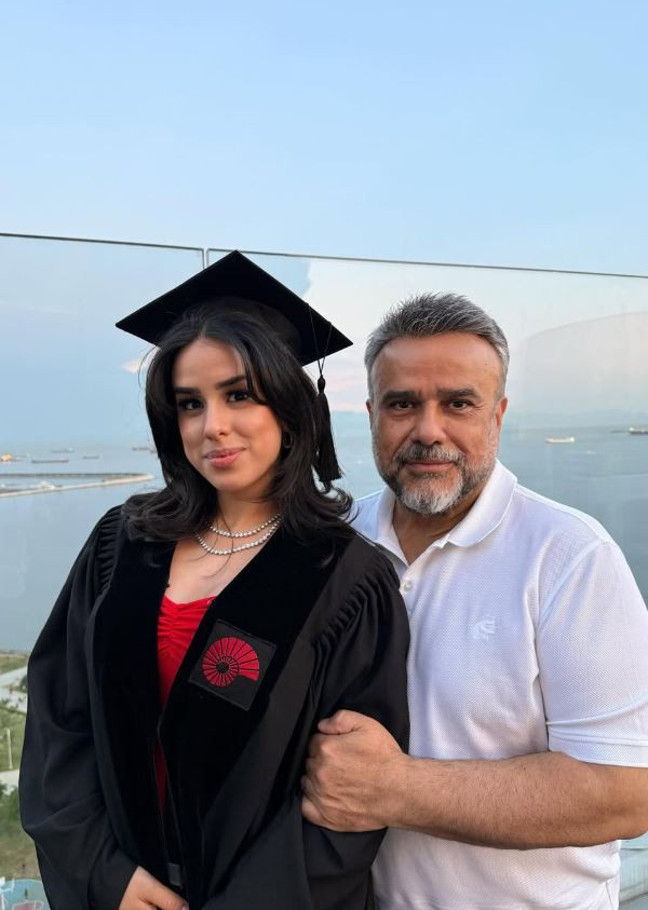 Ünlü şarkıcı Bülent Serttaş'ın gurur günü! "Hissettiklerimi kelimelerle anlatmak zor" - Resim : 3