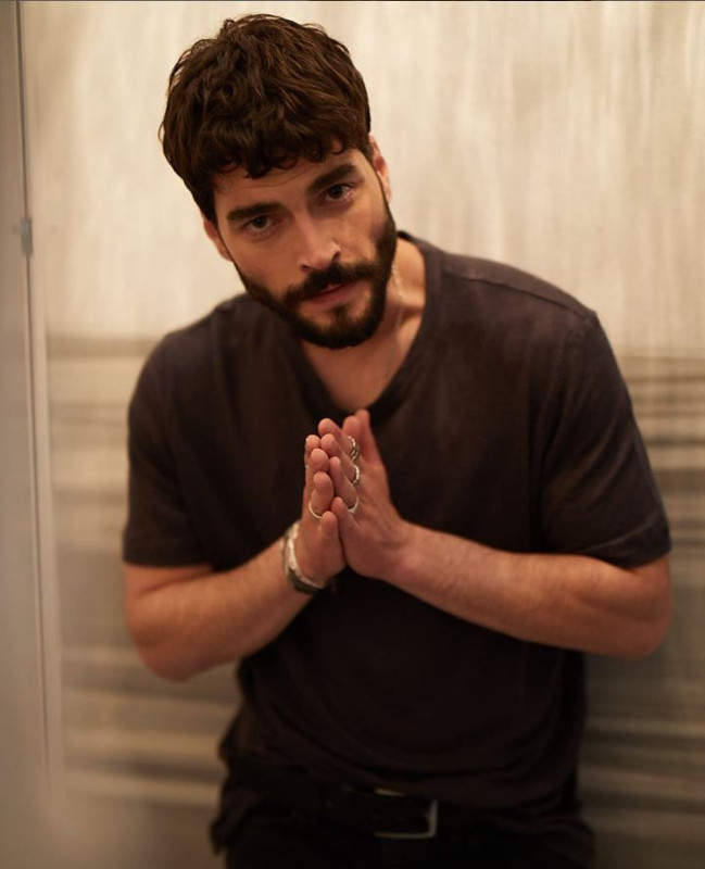 Anne acısıyla sarsılmıştı! Akın Akınözü'nden yürek burkan paylaşım geldi - Resim: 1