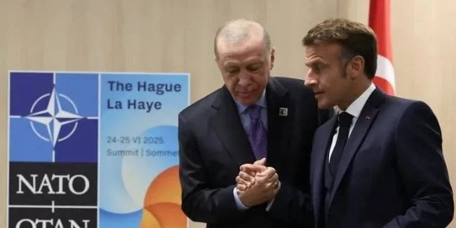 Cumhurbaşkanı Erdoğan ve Macron arasında güldüren diyalog! Görüşmeye bu anlar damga vurdu - Resim : 1