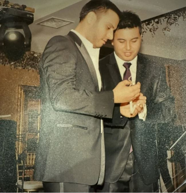 Ölümüyle yıkılmıştı! Alişan kaybettiği kardeşini doğum gününde andı! Paylaşımı yürek yaktı - Resim: 4