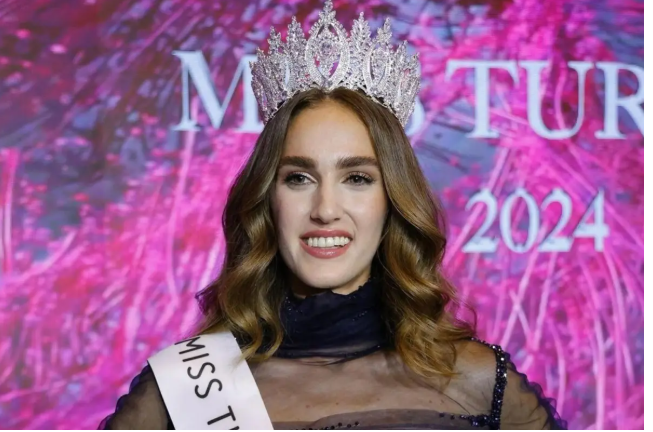 Bingöl'e atanınca ülkeyi terk etmişti! Türkiye güzeli İdil Bilgen'in yeni görev yeri  bakın neresi çıktı - Resim: 1