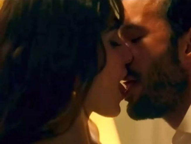 Barış Arduç'la sevişme sahneleriyle gündemdeydi! Hande Erçel gelen eleştirilere ilk kez cevap verdi - Resim: 2